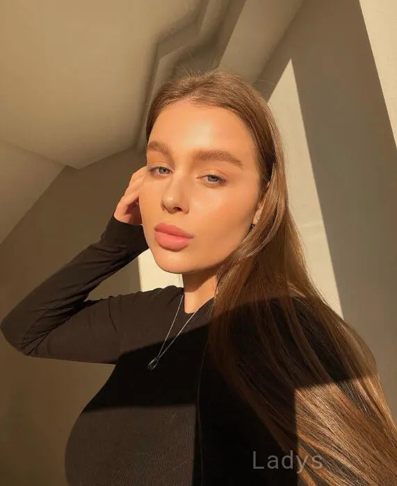 Viola, 22 years beautiful nude Palermo escorts girl, height 169 sm, Weight 49 kg