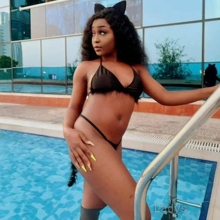 Becky Brown, 22 years old Palm Jumeirah escort girl with big tits, height 156 sm, Weight 54 kg
