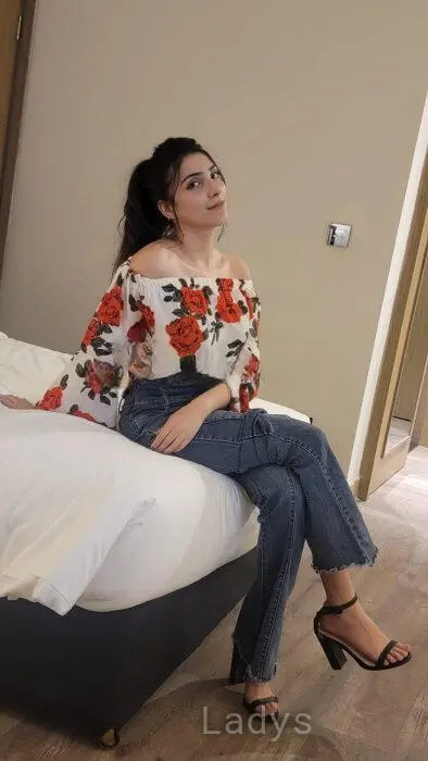 Somya, 25 years old Palm Jumeirah escort girl with big tits, height 164 sm, Weight 53 kg