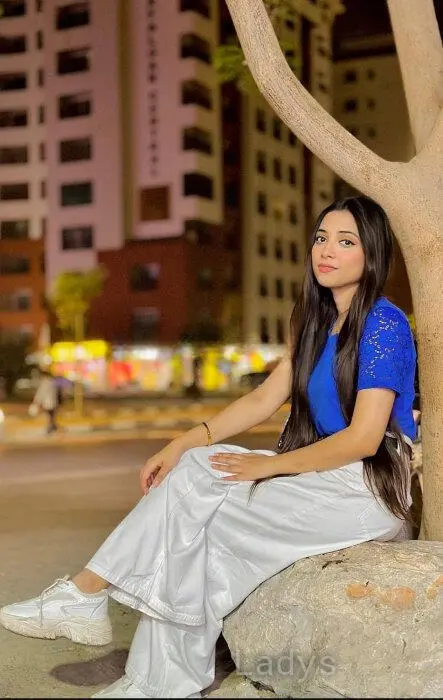 Pallavi, 24 years beautiful nude Palm Jumeirah escorts girl, height 165 sm, Weight 53 kg
