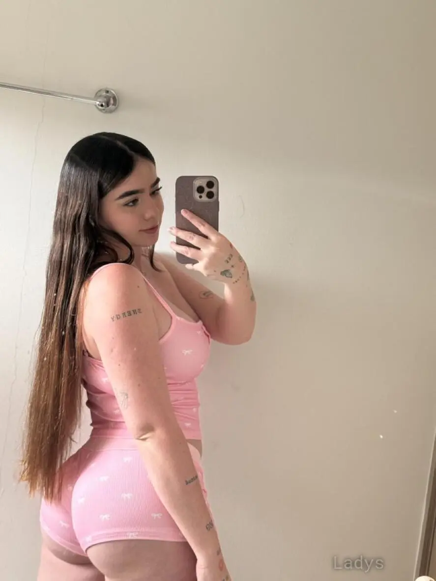 Victoria, 24 years beautiful nude Palm Jumeirah escorts girl, height 124 sm, Weight 36 kg