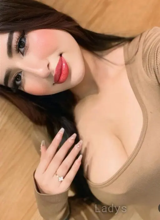 Wafa, 23 years beautiful nude Palm Jumeirah escorts girl, height 168 sm, Weight 55 kg