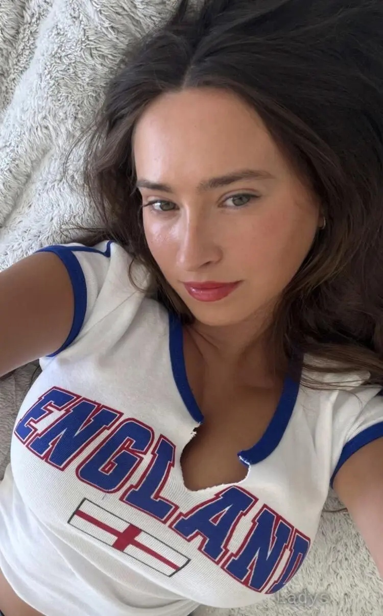 I’m available for hook up, 24 years beautiful nude Palm Springs escorts girl, height 160 sm, Weight 60 kg