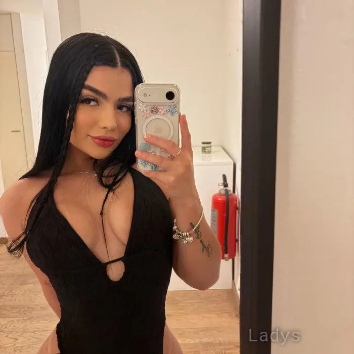 Bella, 22 years beautiful nude Palma de Mallorca escorts girl, height 162 sm, Weight 52 kg