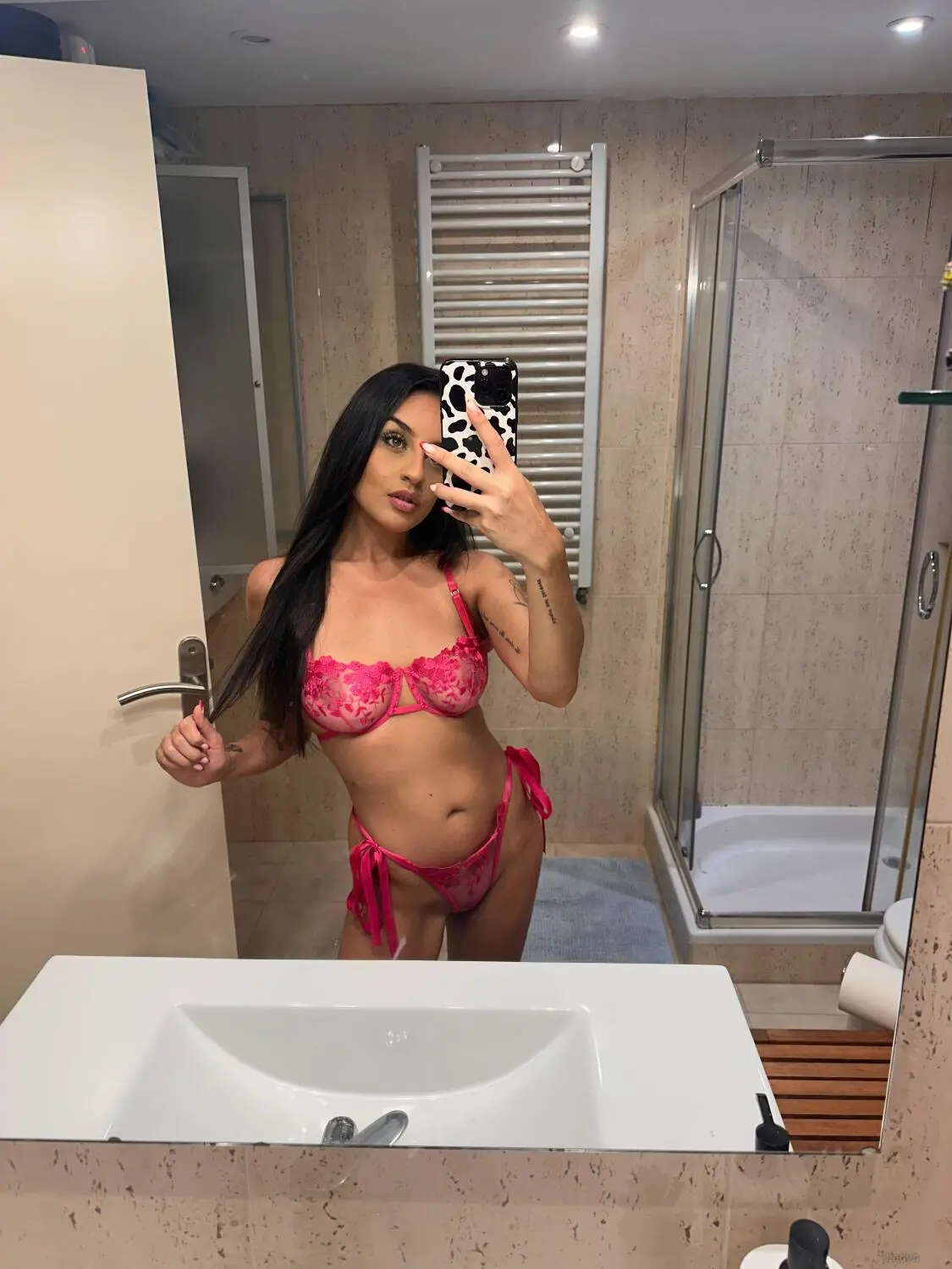 Yasmine, 26 years beautiful nude Palma de Mallorca escorts girl, height 165 sm, Weight 54 kg
