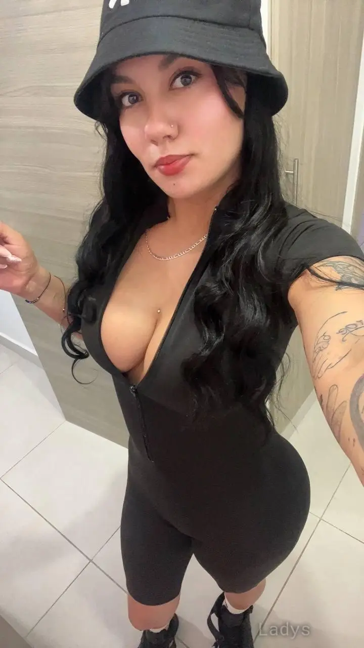Mariana, 23 years asian escorts girl, height 164 sm, Weight 43 kg, Paris eacort