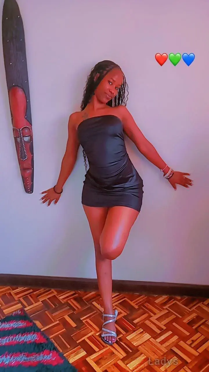 Ivy, 21 years old Paris escort girl with big tits, height 163 sm, Weight  kg