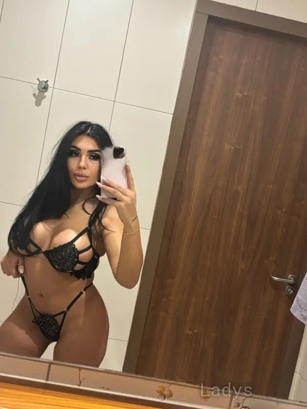 AishaXx, 30 years beautiful nude Paris escorts girl, height 168 sm, Weight 55 kg