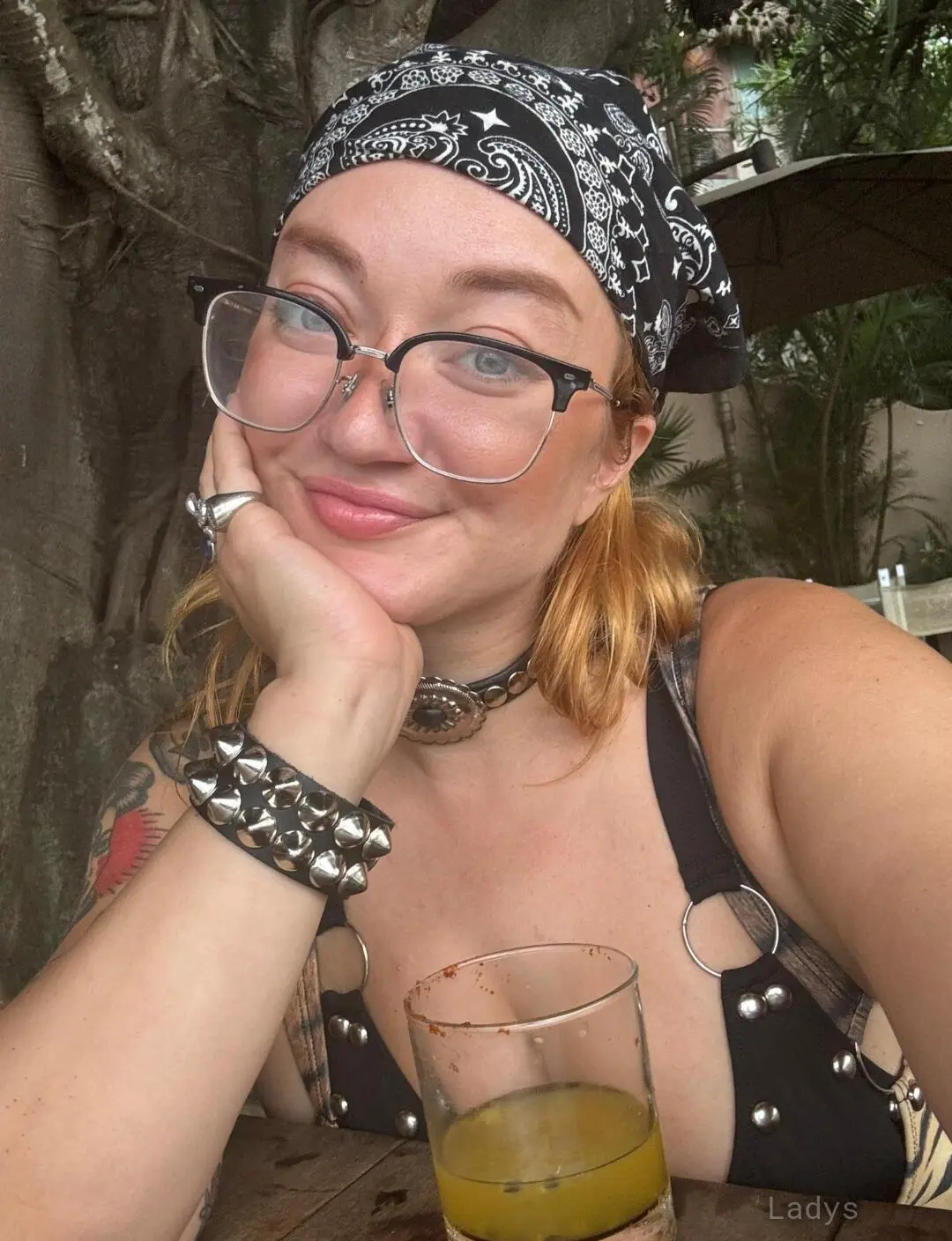 Anna, 28 years beautiful nude Paris escorts girl, height 121 sm, Weight 36 kg