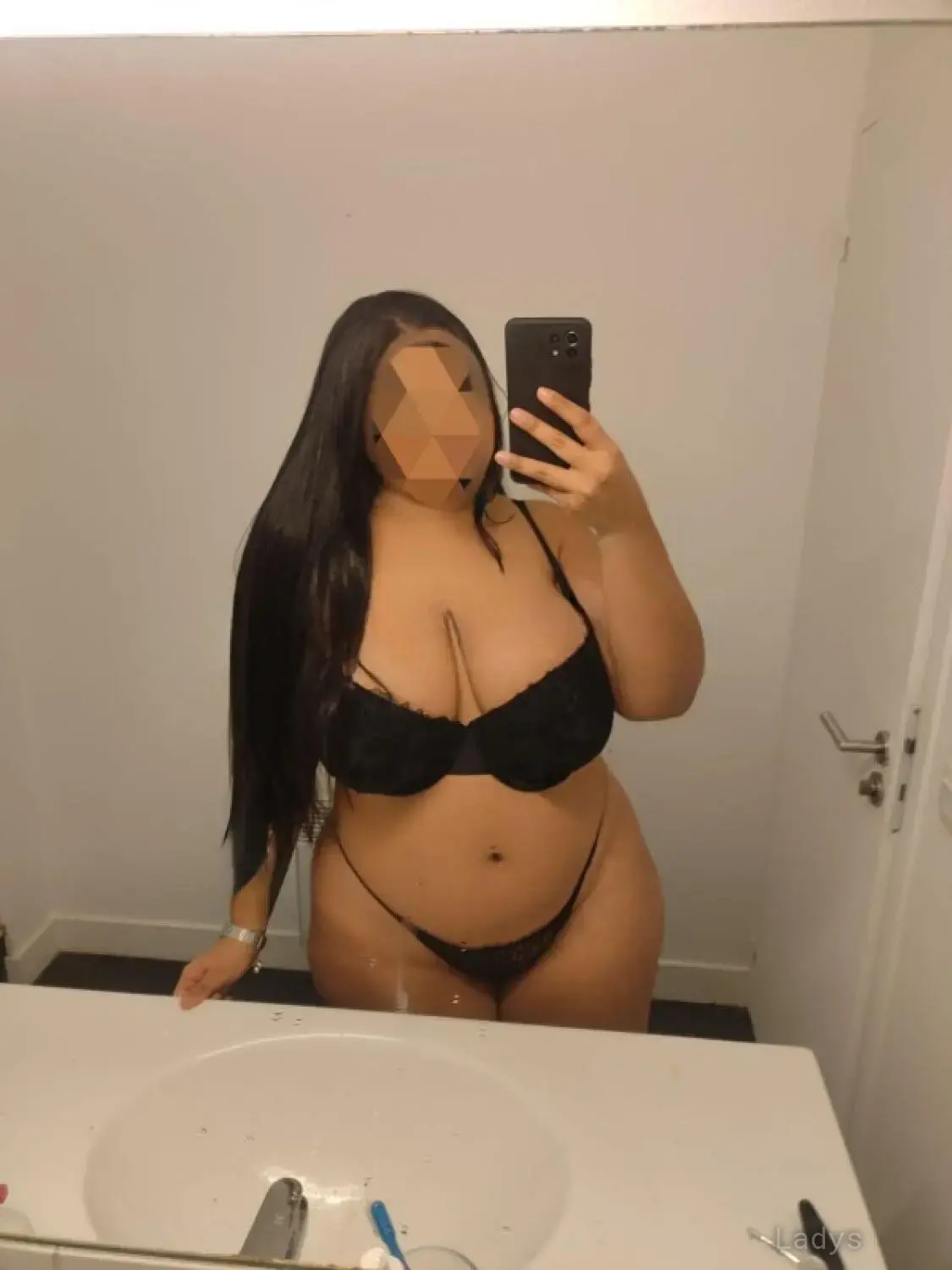 BIANCA SEXY, 27 years beautiful nude Paris escorts girl, height 170 sm, Weight 84 kg