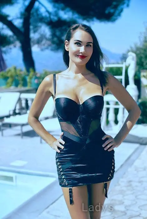 Bibi, 33 years beautiful nude Paris escorts girl, height 172 sm, Weight 53 kg