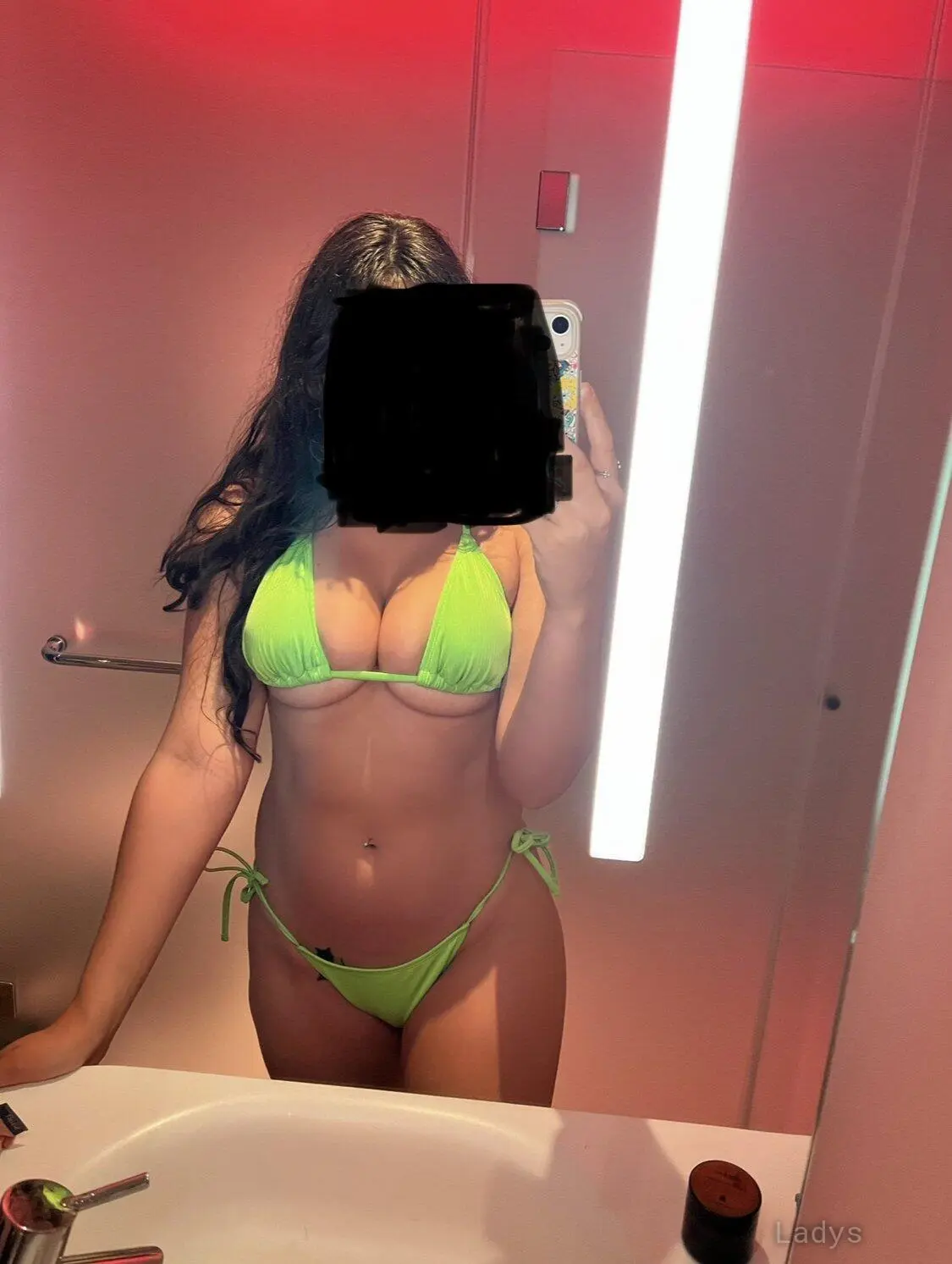 Celiane, 25 years beautiful nude Paris escorts girl, height 160 sm, Weight kg