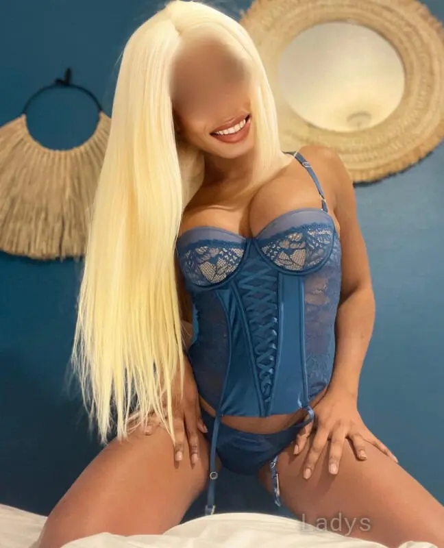 Electra American, 26 years beautiful nude Paris escorts girl, height 169 sm, Weight 52 kg