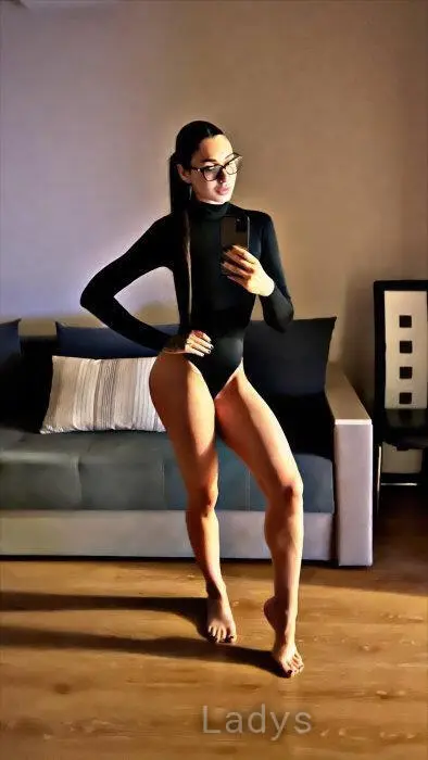 Gloria, 22 years beautiful nude Paris escorts girl, height 168 sm, Weight 53 kg