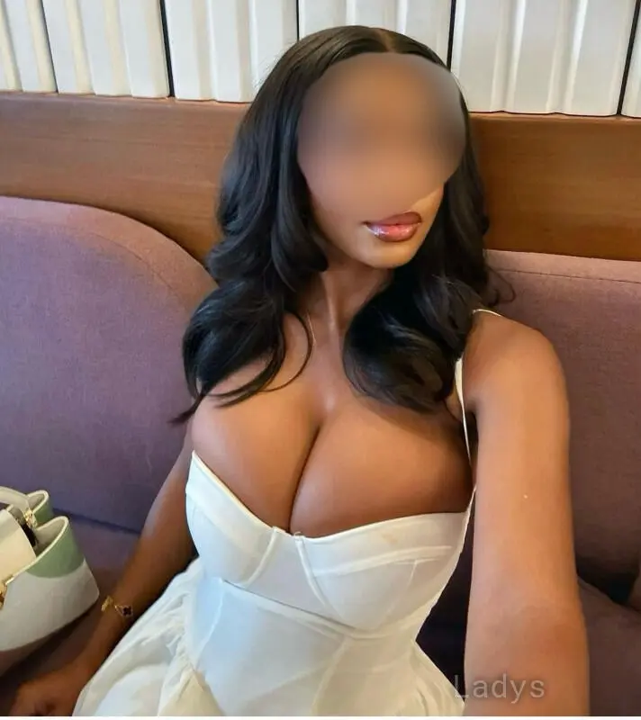 Kenya.Sodo, 20 years beautiful nude Paris escorts girl, height 165 sm, Weight 57 kg