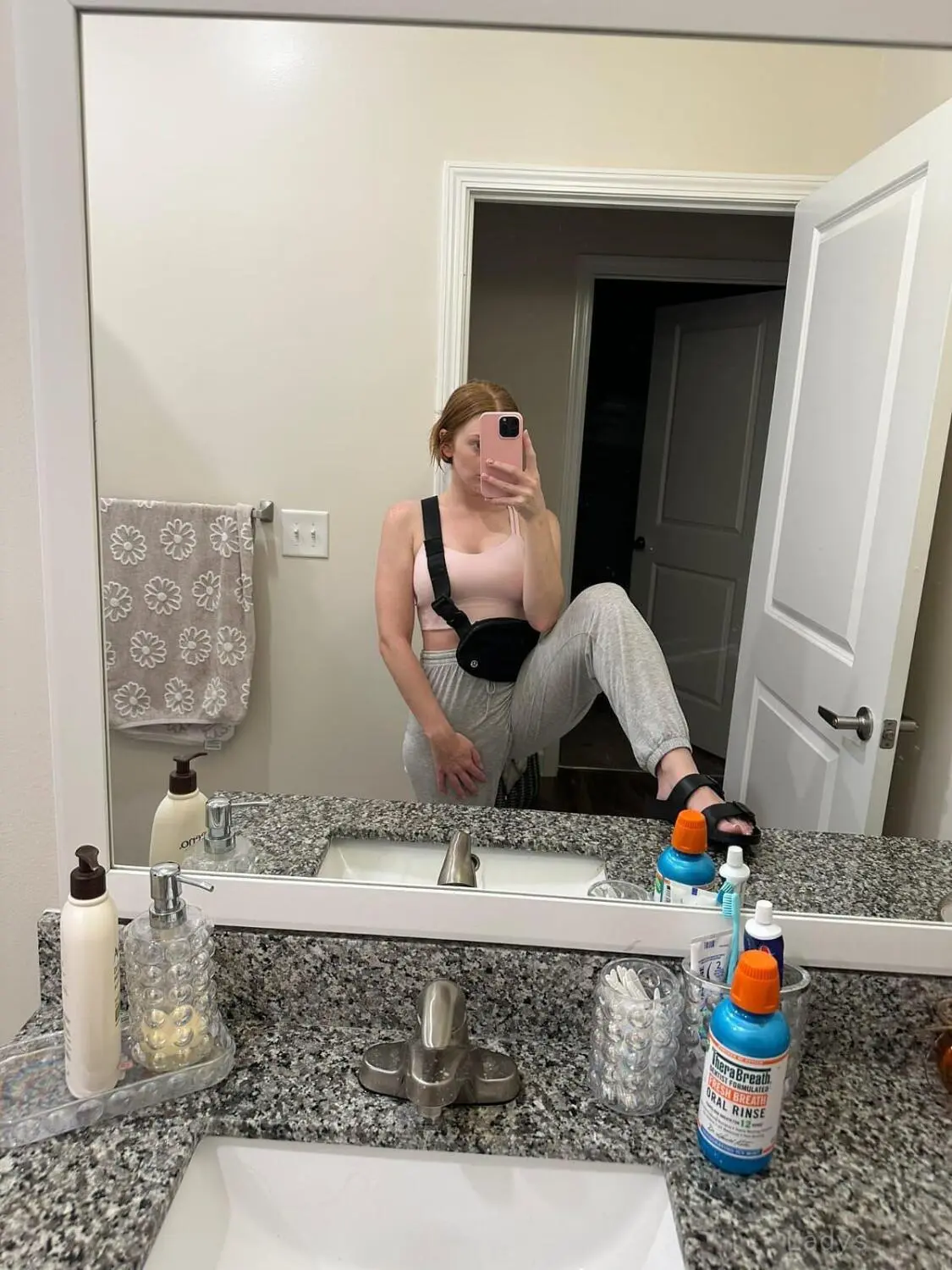 Léa, 23 years beautiful nude Paris escorts girl, height 165 sm, Weight  kg