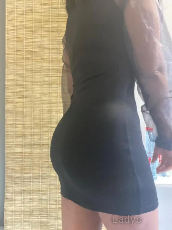 Mains de Velours, 34 years beautiful nude Paris escorts girl, height 165 sm, Weight 57 kg