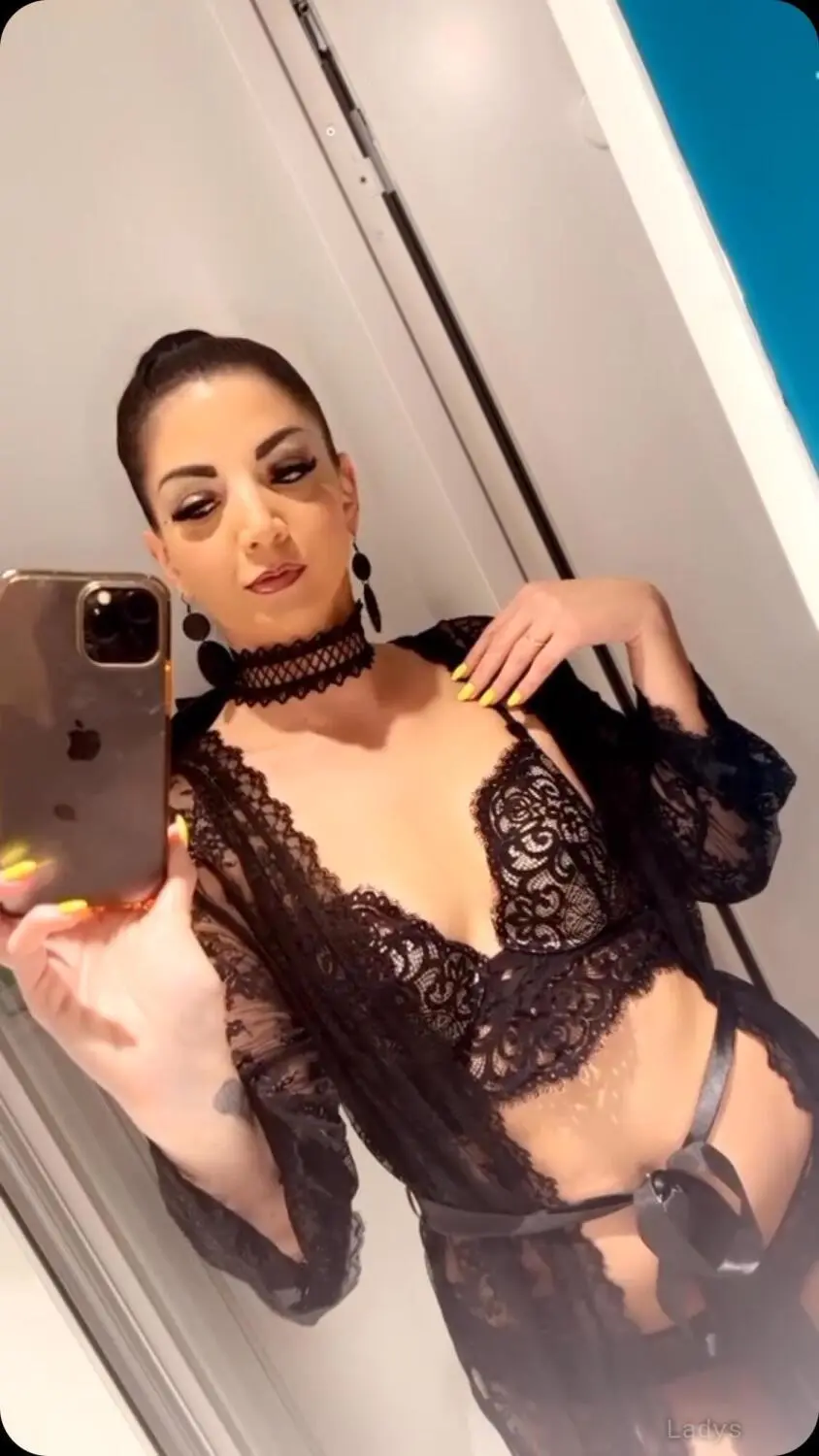 Namiss83, 24 years beautiful nude Paris escorts girl, height 153 sm, Weight 54 kg