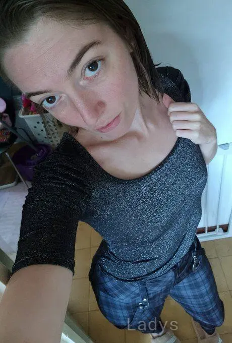 Paola, 28 years beautiful nude Paris escorts girl, height 172 sm, Weight 44 kg