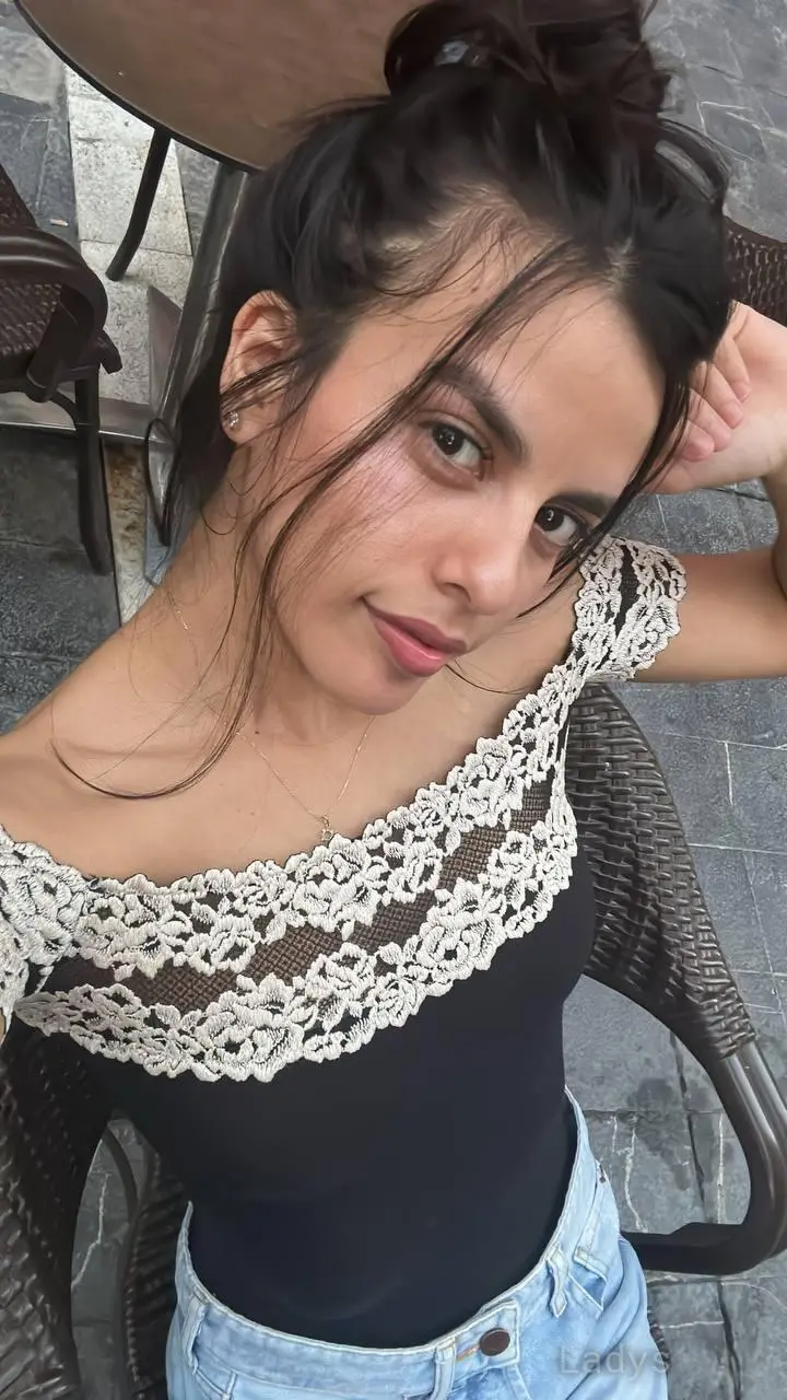 Vicky, 21 years sexy toples Paris scorts girl, height 165 sm, Weight 52 kg