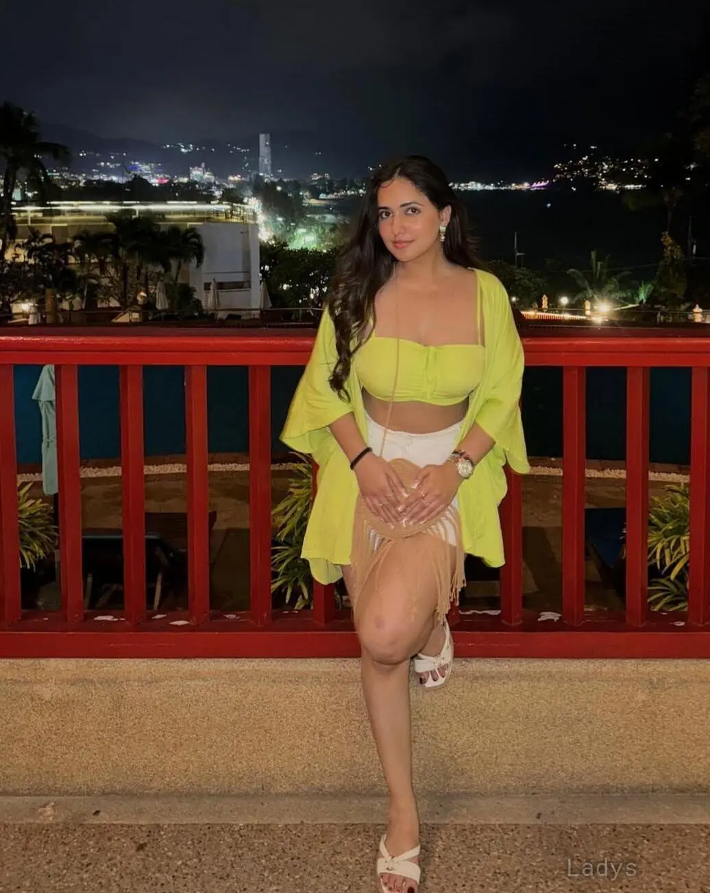 Aditi, 21 years beautiful nude Patna escorts girl, height 166 sm, Weight  kg