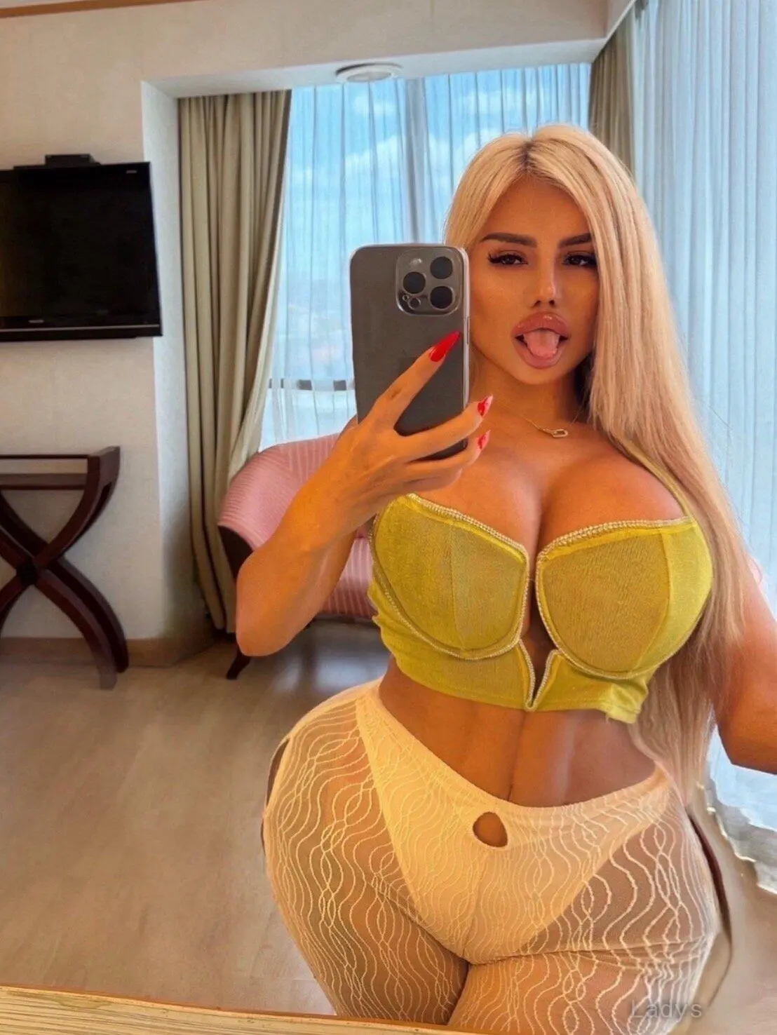 Dasha, 26 years old Pattaya escort girl with big tits, height 161 sm, Weight  kg