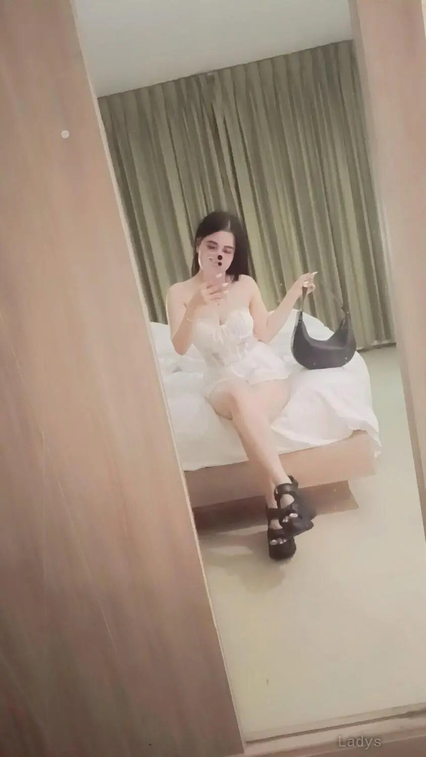 Bowei, 25 years beautiful nude Pattaya escorts girl, height 155 sm, Weight kg