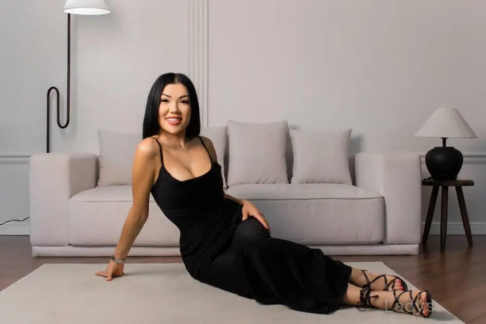 Eileen, 30 years beautiful nude Pattaya escorts girl, height 168 sm, Weight 54 kg