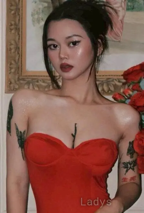 Larissa, 20 years beautiful nude Pattaya escorts girl, height 163 sm, Weight 50 kg