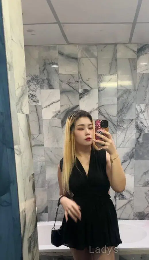 Lina, 23 years beautiful nude Pattaya escorts girl, height 173 sm, Weight kg