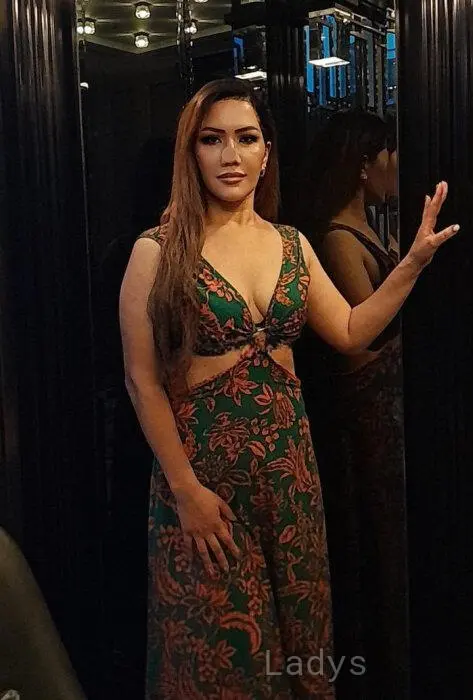 Mina, 34 years beautiful nude Pattaya escorts girl, height 171 sm, Weight 64 kg