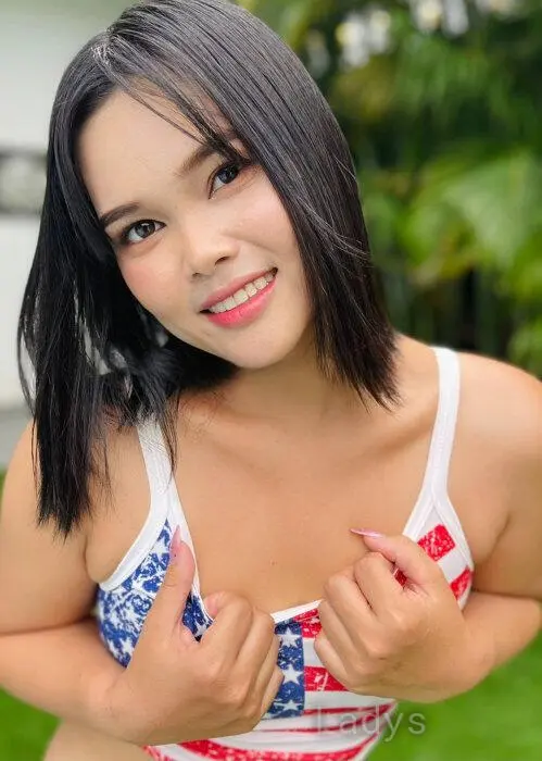 Zoey, 23 years beautiful nude Pattaya escorts girl, height 160 sm, Weight 50 kg