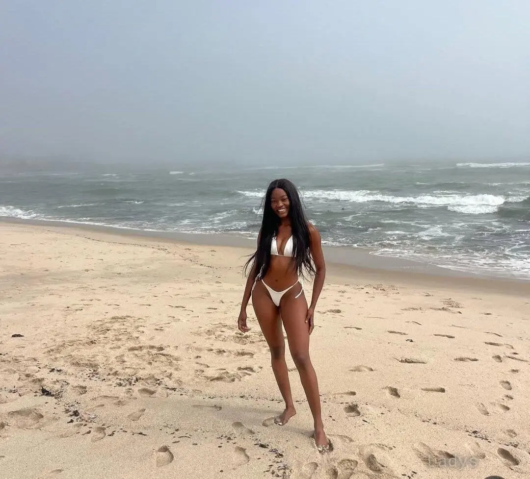 Zoya, 28 years beautiful nude Pattaya escorts girl, height 174 sm, Weight kg