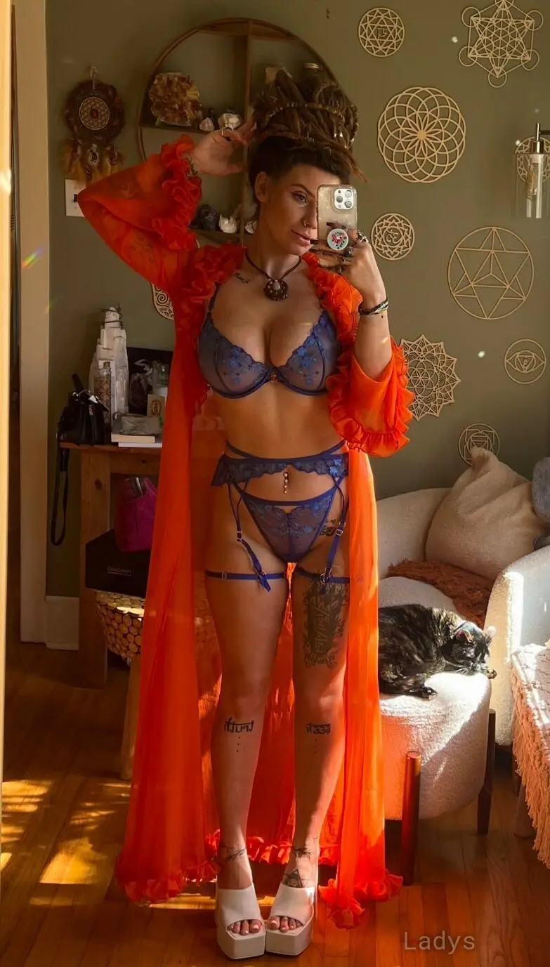 Céline, 24 years beautiful nude Perpignan escorts girl, height 140 sm, Weight 39 kg