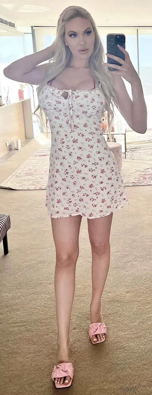Holly Harper, 32 years old Perth escort girl with big tits, height 176 sm, Weight 56 kg