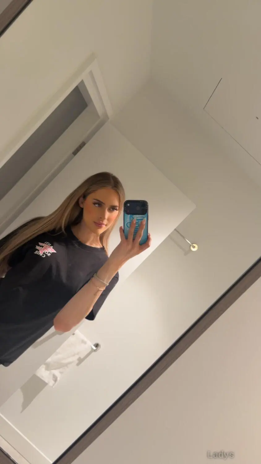 April Rayne, 32 years beautiful nude Perth escorts girl, height 175 sm, Weight 54 kg