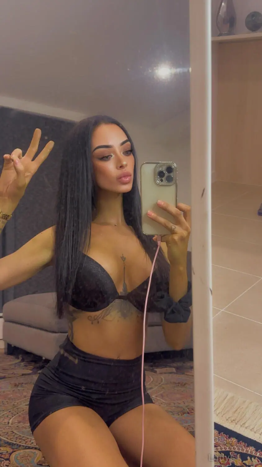 Winter Raine, 20 years beautiful nude Perth escorts girl, height 165 sm, Weight 55 kg