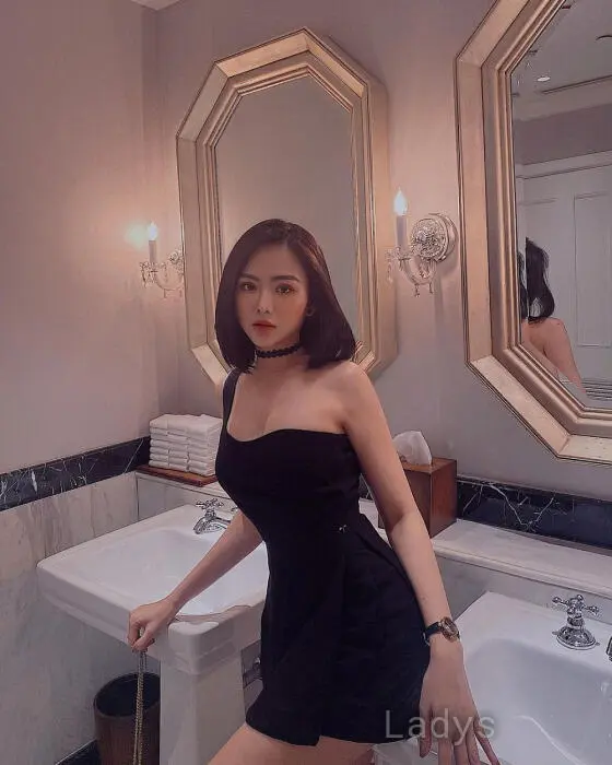 Amy, 26 years beautiful nude Petaling Jaya escorts girl, height 158 sm, Weight 50 kg