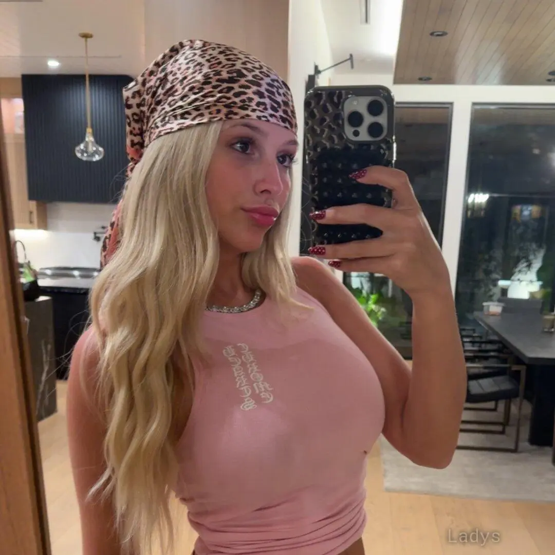 Emilytrappxo, 28 years old Philadelphia escort girl with big tits, height 159 sm, Weight 58 kg