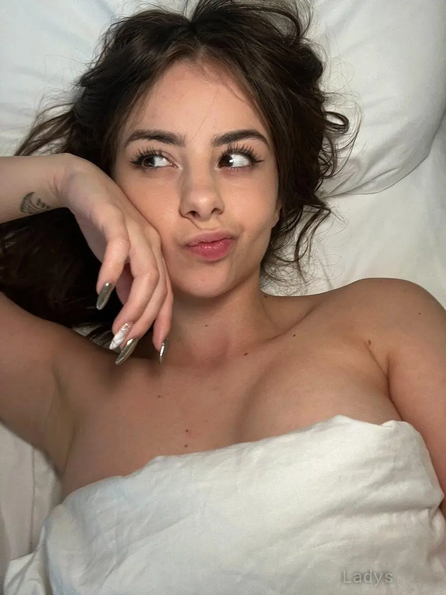 Leena Cooper, 22 years old Philadelphia escort girl with big tits, height 157 sm, Weight 53 kg