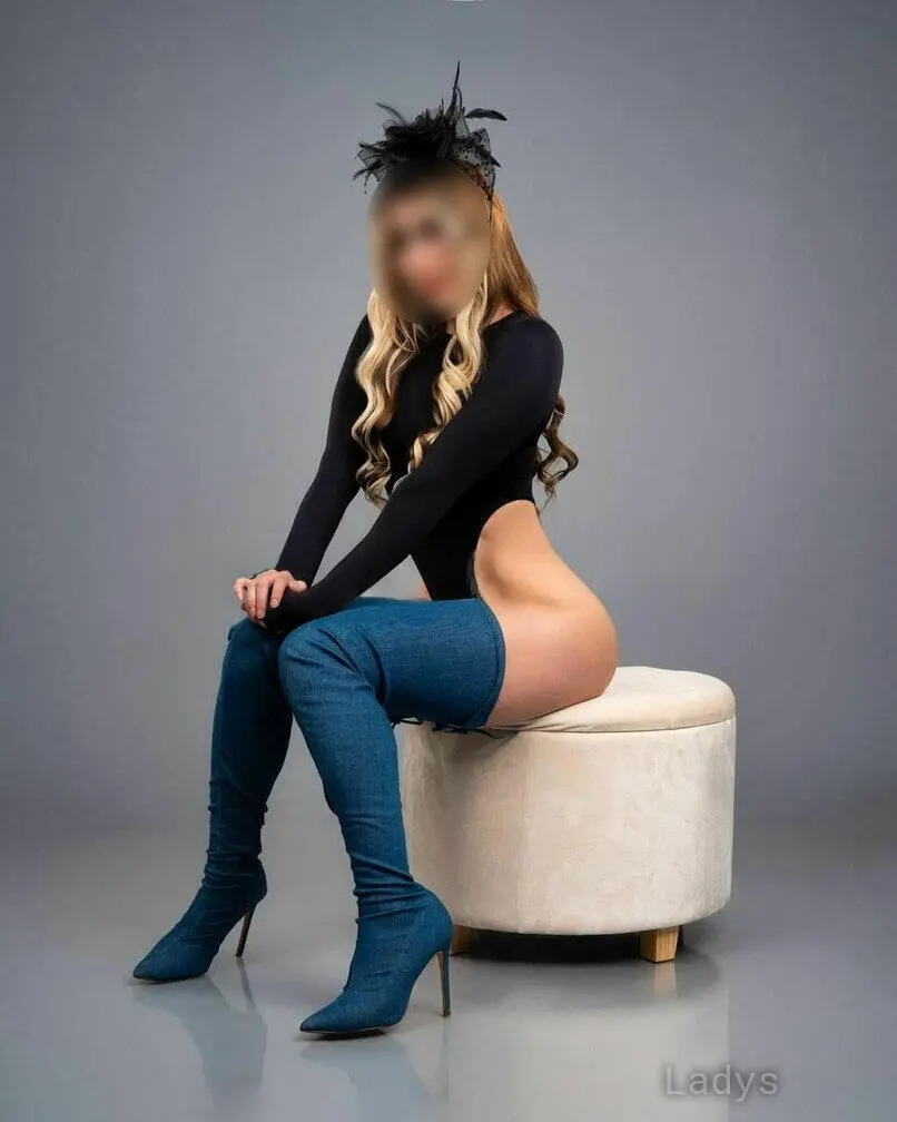 ALESSIA, 25 years beautiful nude Philadelphia escorts girl, height 153 sm, Weight 50 kg