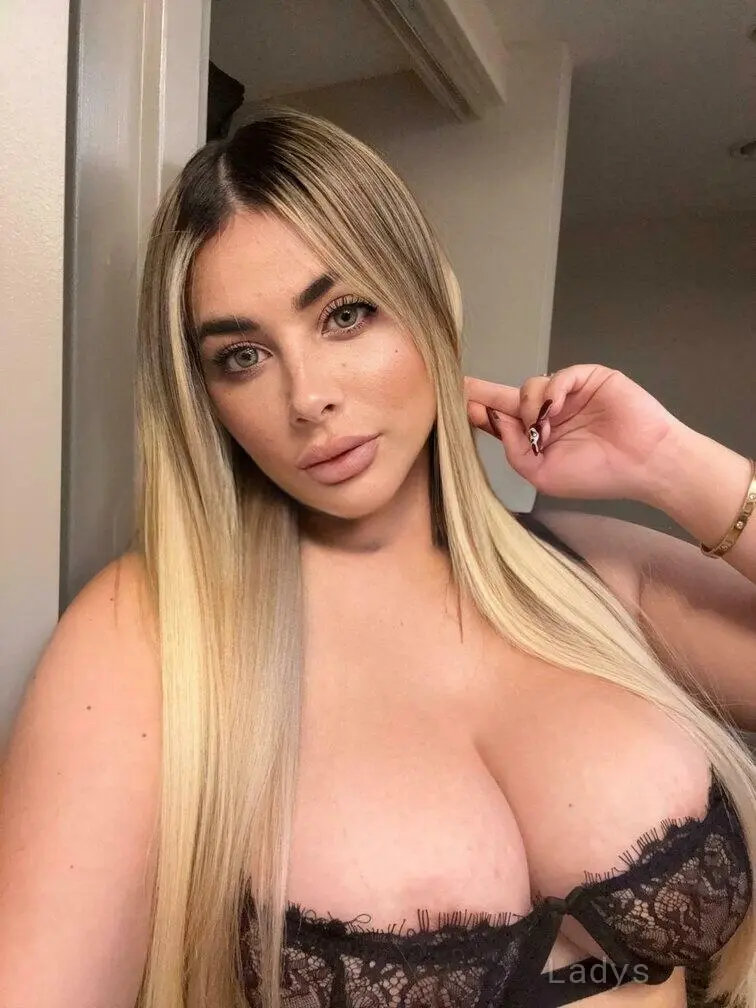 CHANEL, 24 years beautiful nude Philadelphia escorts girl, height 160 sm, Weight 55 kg