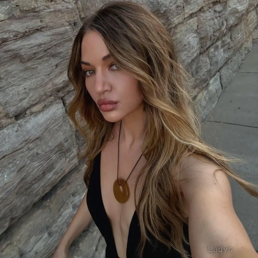 Erika Costell, 25 years beautiful nude Philadelphia escorts girl, height 158 sm, Weight 49 kg