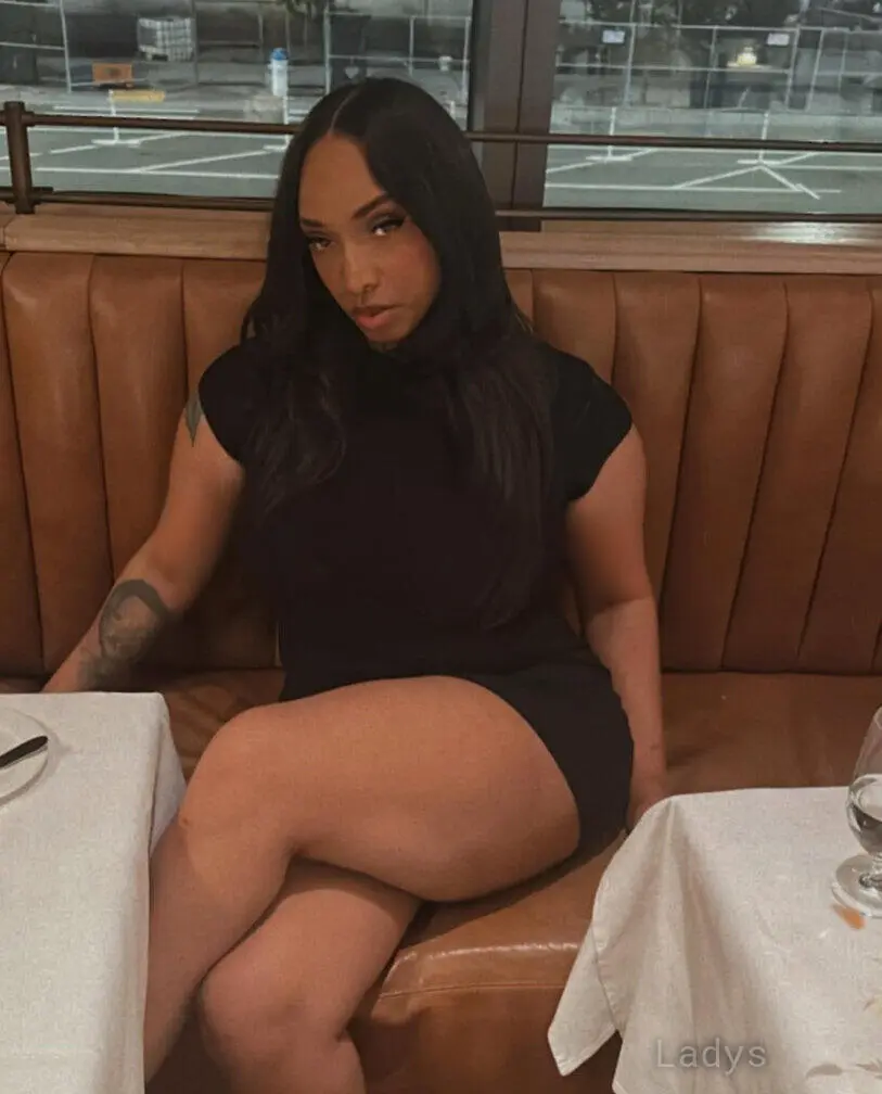 Gianna, 26 years beautiful nude Philadelphia escorts girl, height 173 sm, Weight 77 kg