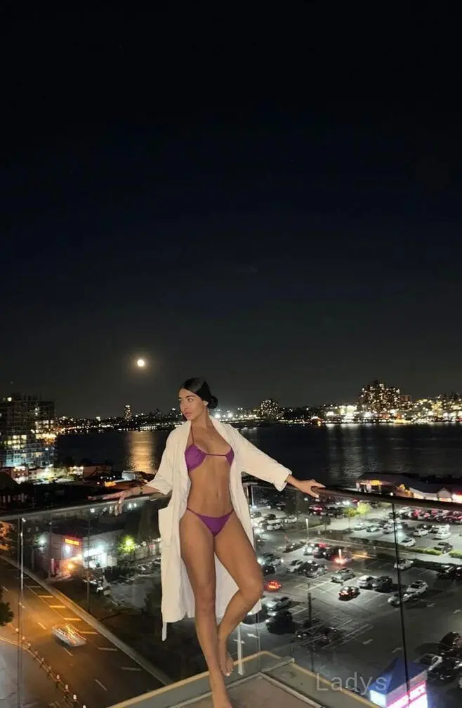 Isabella, 24 years beautiful nude Philadelphia escorts girl, height 157 sm, Weight 59 kg