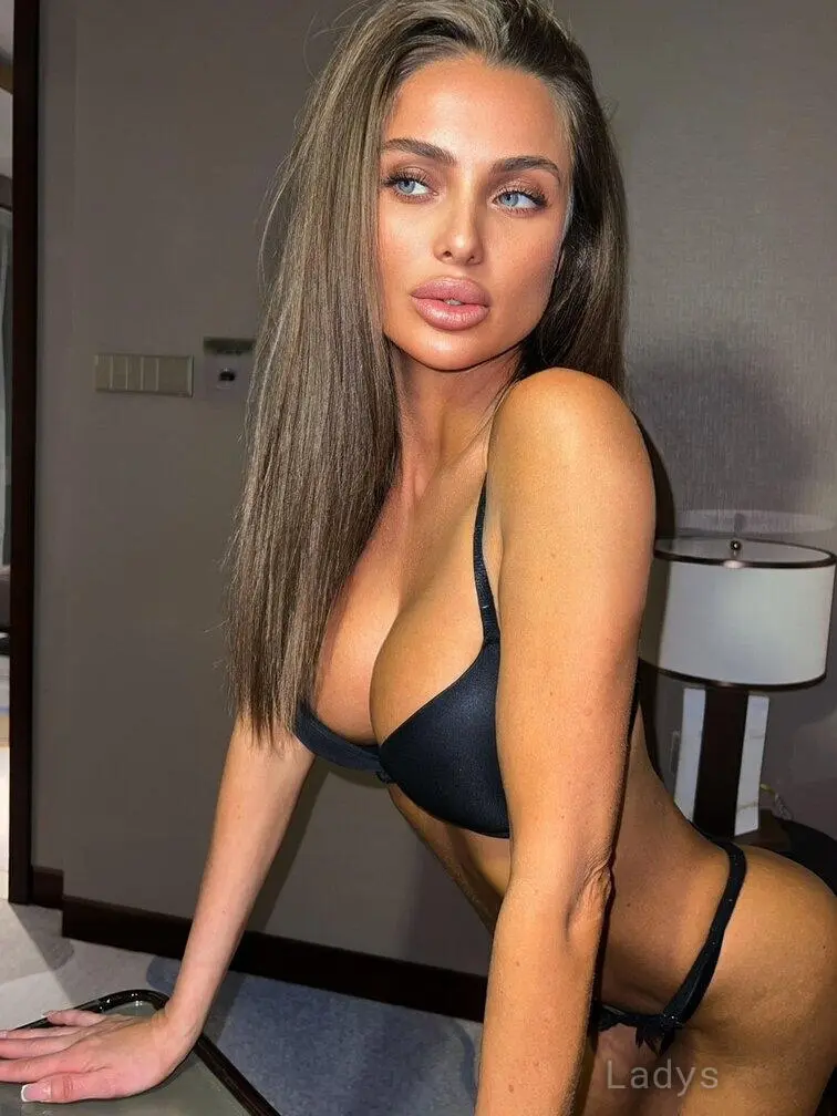 Polina, 25 years beautiful nude Philadelphia escorts girl, height 160 sm, Weight 59 kg