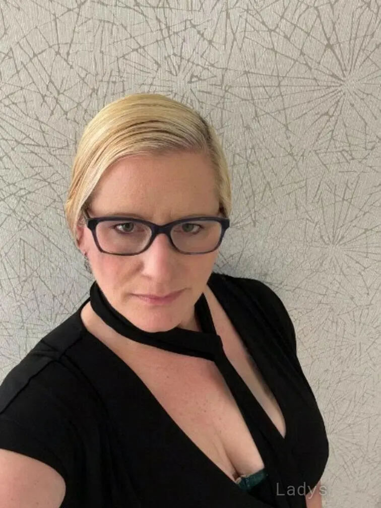 Seraphina Mature, 51 years beautiful nude Philadelphia escorts girl, height 163 sm, Weight 84 kg