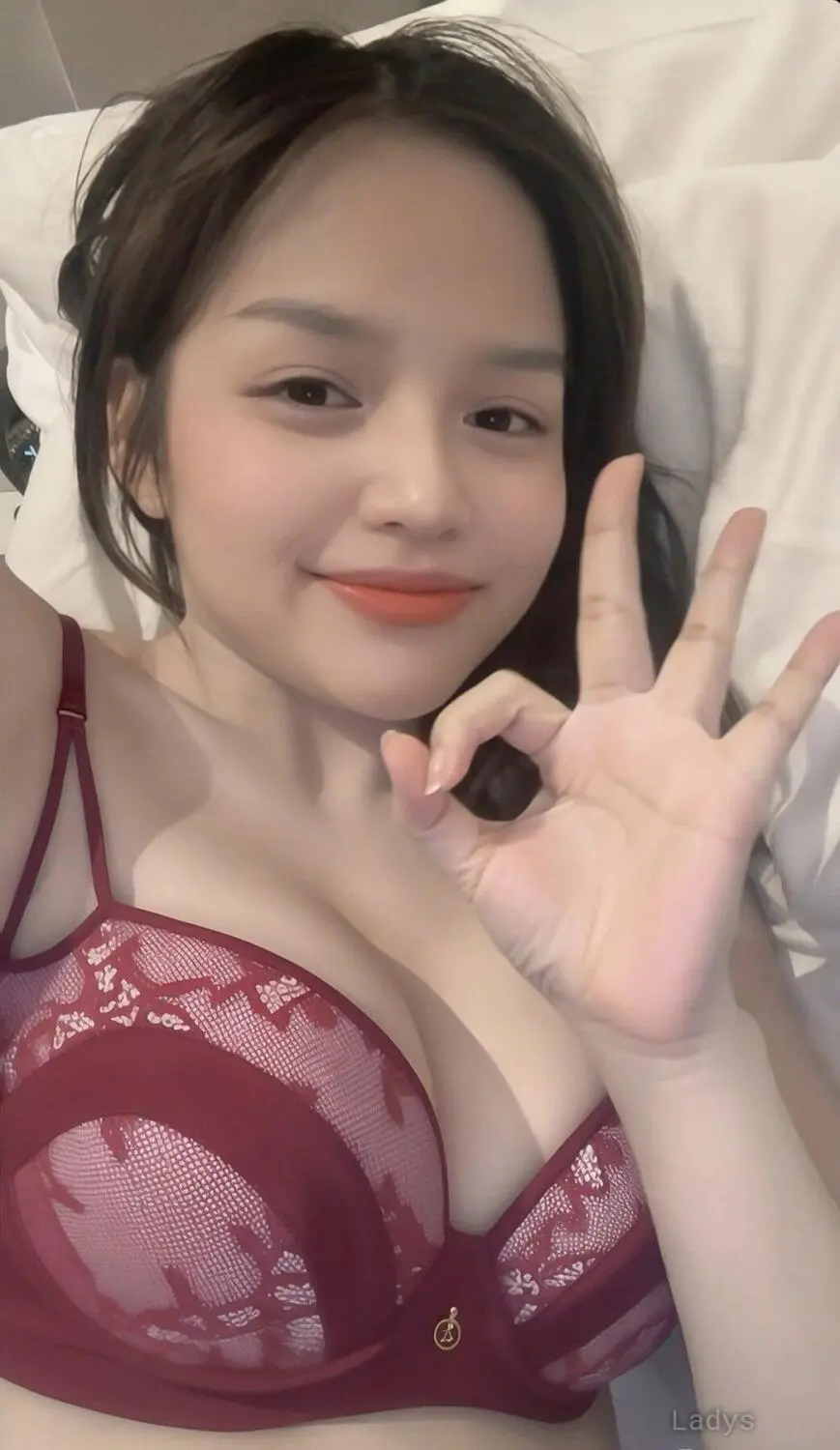 Nana, 20 years old Phnom Penh escort girl with big tits, height 165 sm, Weight  kg