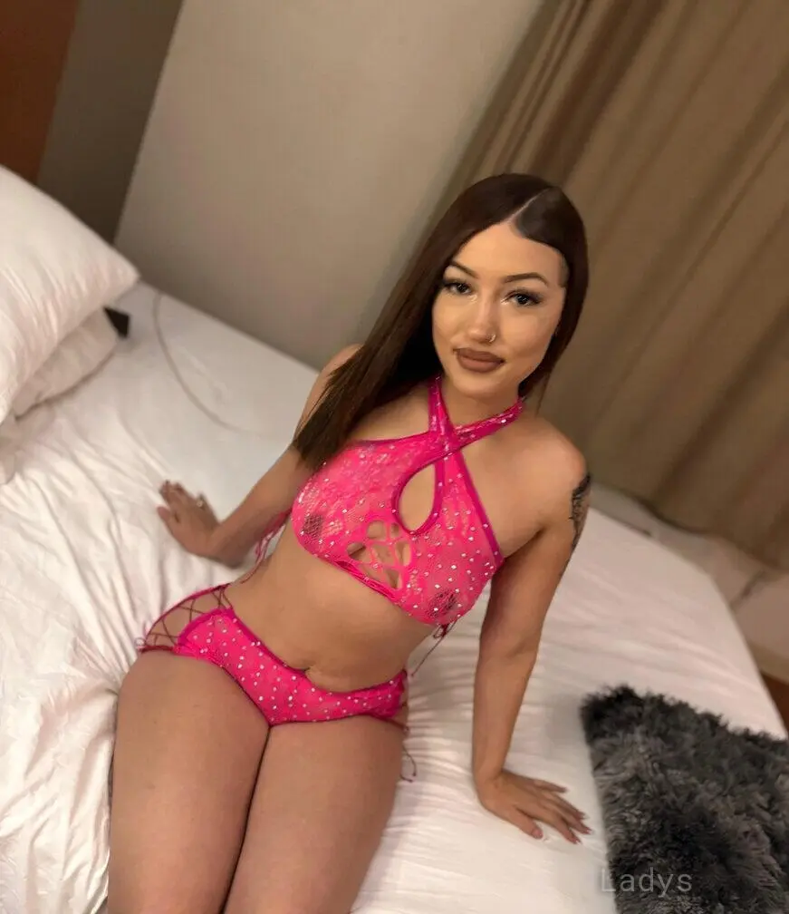 Alize, 25 years beautiful nude Phoenix escorts girl, height 160 sm, Weight 53 kg
