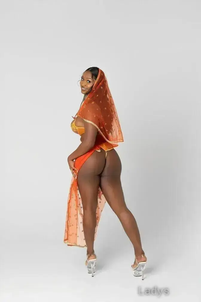 Amina Singh, 24 years beautiful nude Phoenix escorts girl, height 157 sm, Weight 57 kg